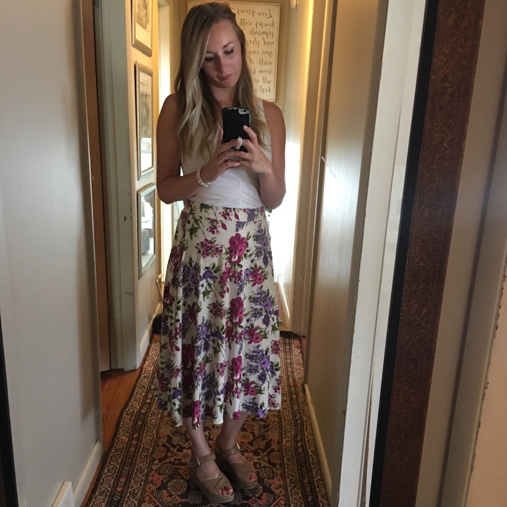 Springtime sz. M flowy floral skirt